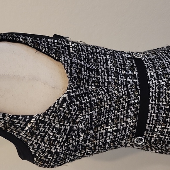 Guess Black and White Mini Dress with Chic Appeal - Picture 9 of 10